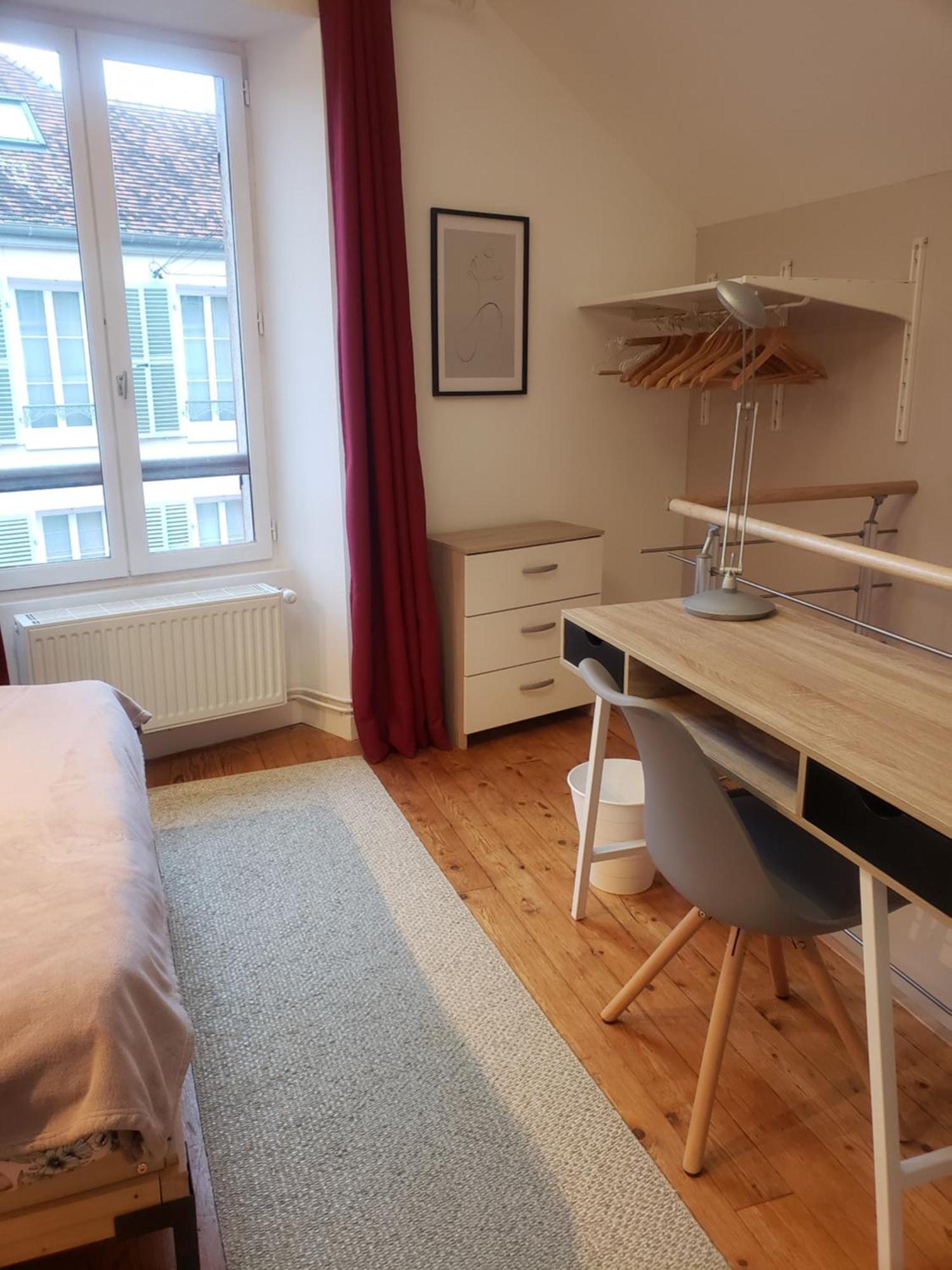 Central, Calme, Proche Chateau Et Insead Apartment